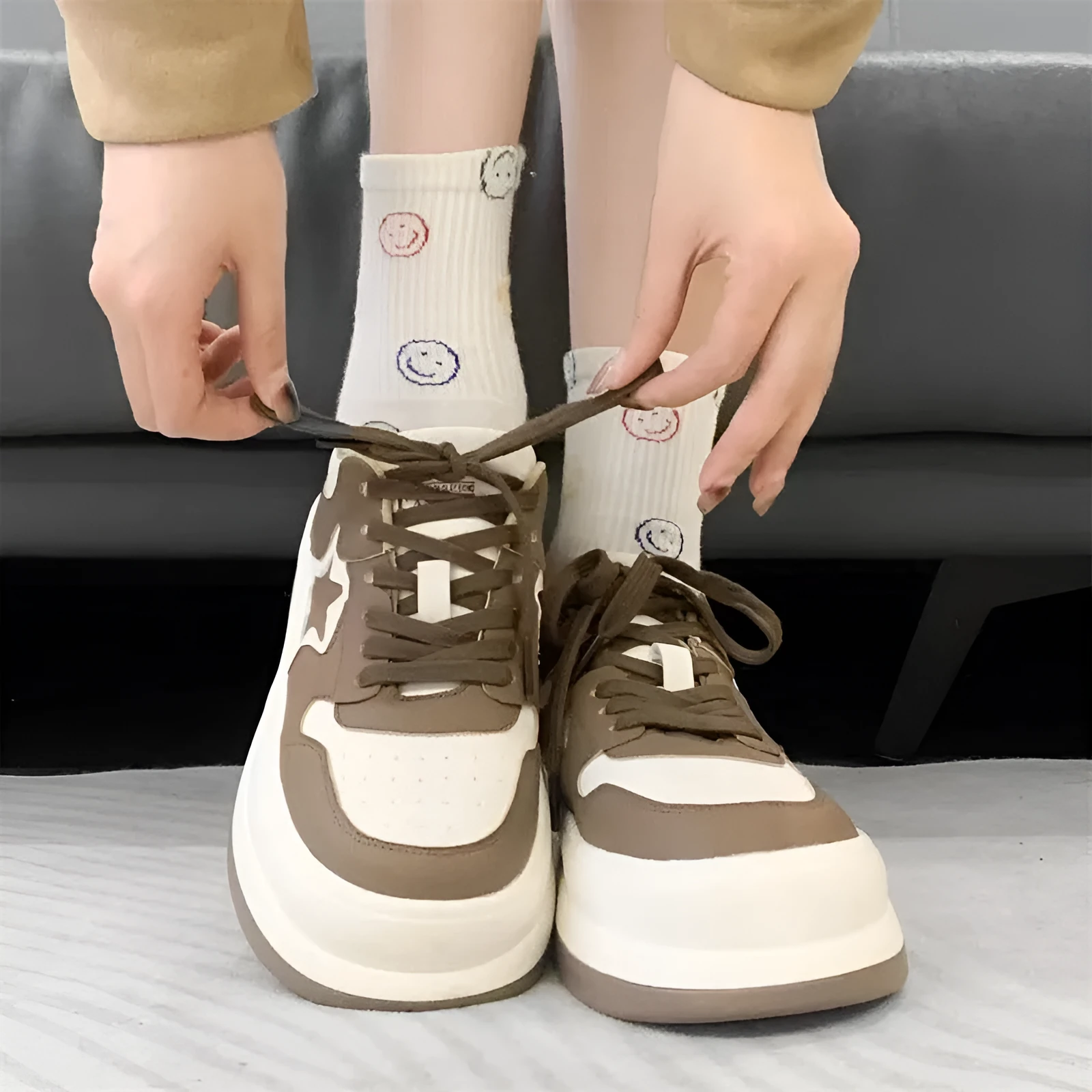 Women's lace-up casual sneakers with star round toe design and heightening platform sole in black