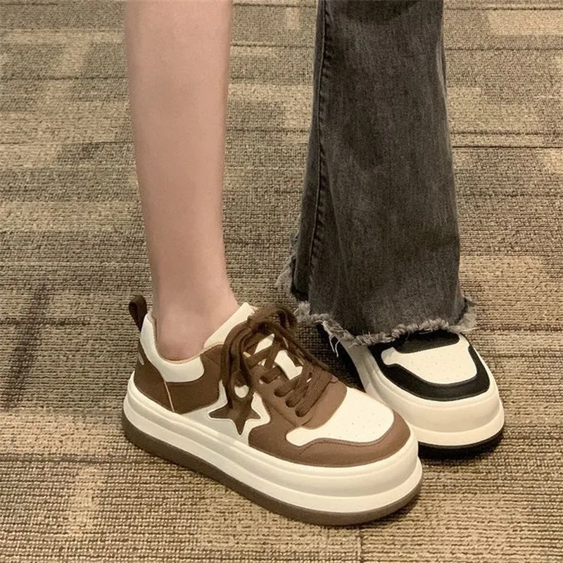 Women's lace-up casual sneakers with star round toe design and heightening platform sole in black