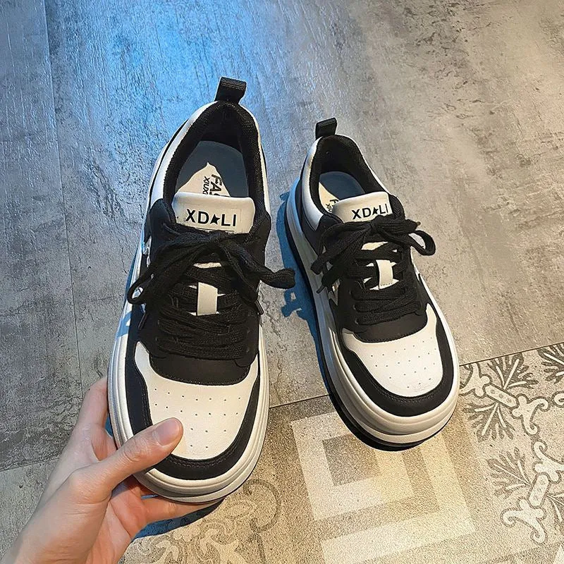 Women's lace-up casual sneakers with star round toe design and heightening platform sole in black