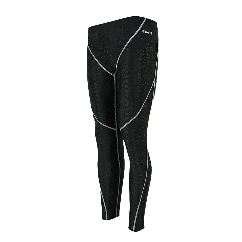 Men's nylon cropped swimming trunks in briefs style with sun-proof fabric