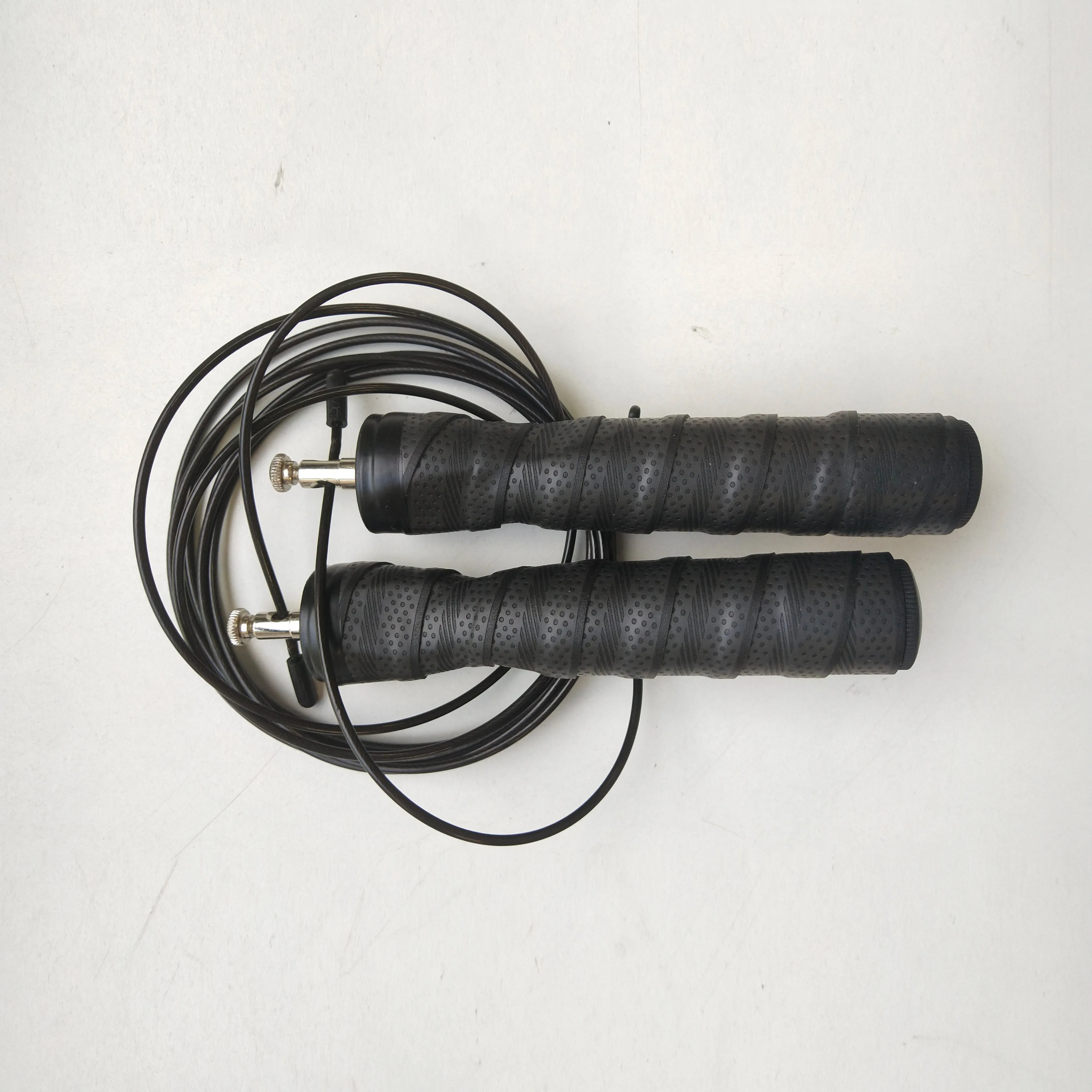 PROCIRCLE foam skipping rope with bearing mechanism, 160g weight block, black handle, on grey background