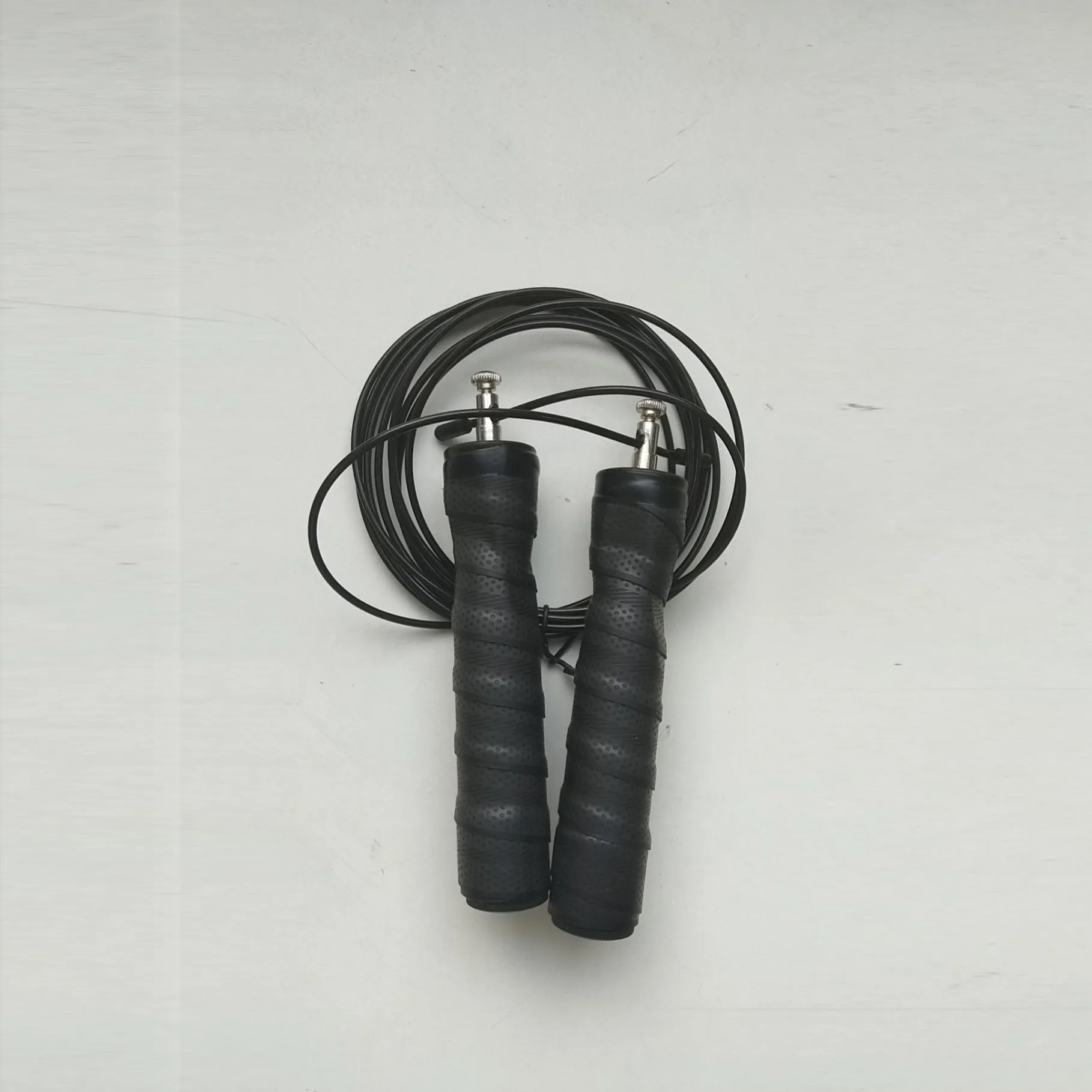 PROCIRCLE foam skipping rope with bearing mechanism, 160g weight block, black handle, on grey background