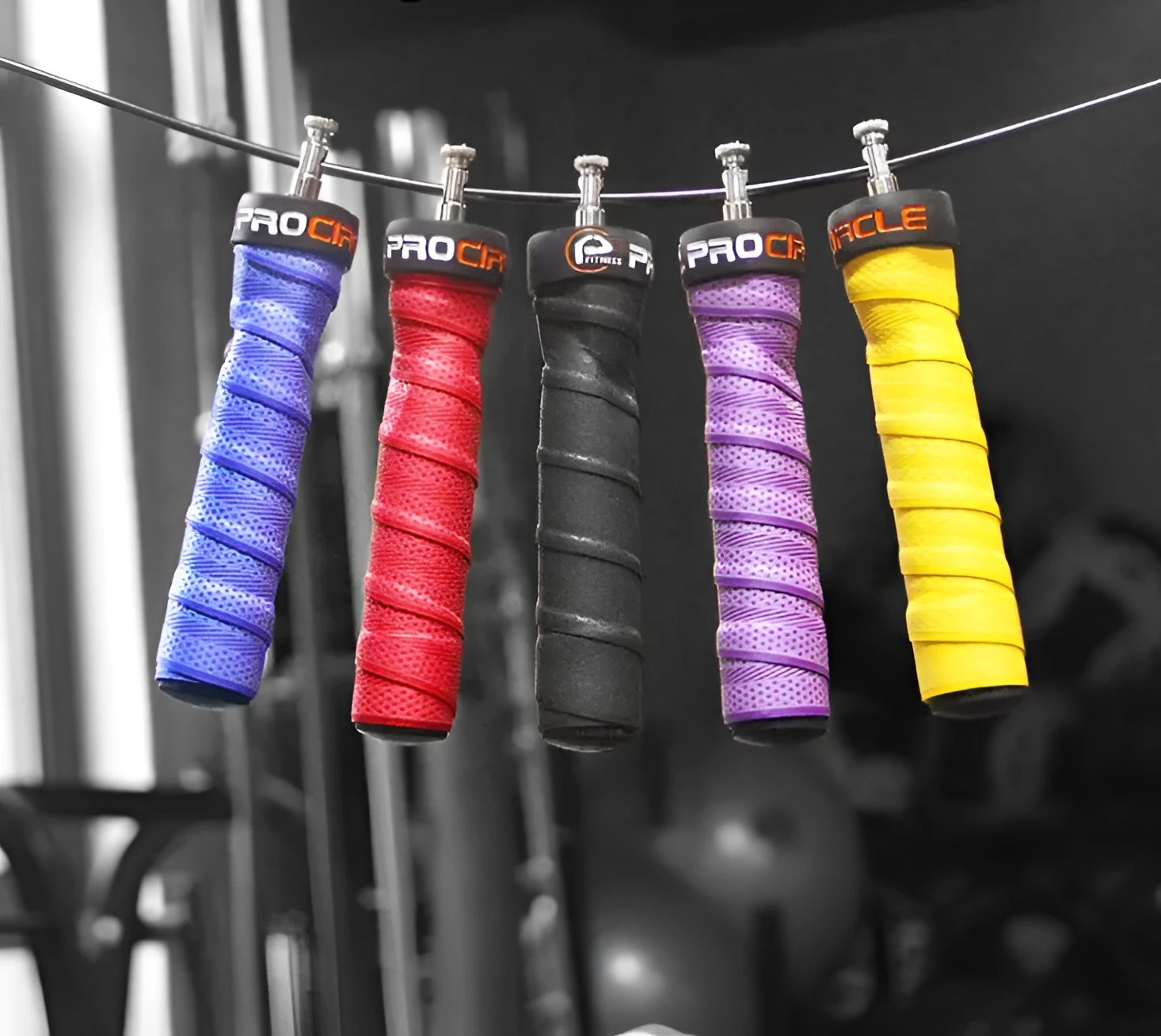 PROCIRCLE foam skipping rope with bearing mechanism, 160g weight block, black handle, on grey background
