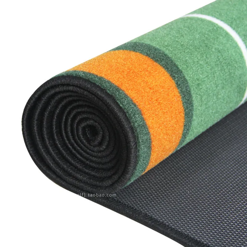 Golf putting practice blanket 3 metres long with non-slip TPR surface, green style, on grassy outdoor area