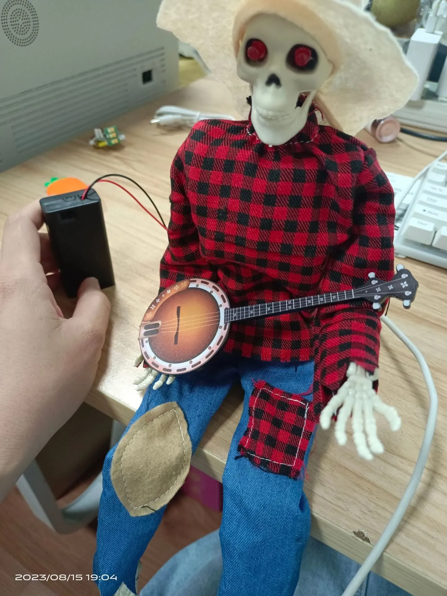Halloween banjo skeleton decoration plastic skull pattern red classic