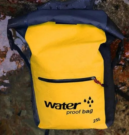 Green 25-litre waterproof PVC mesh mountaineering rucksack for hiking and travel