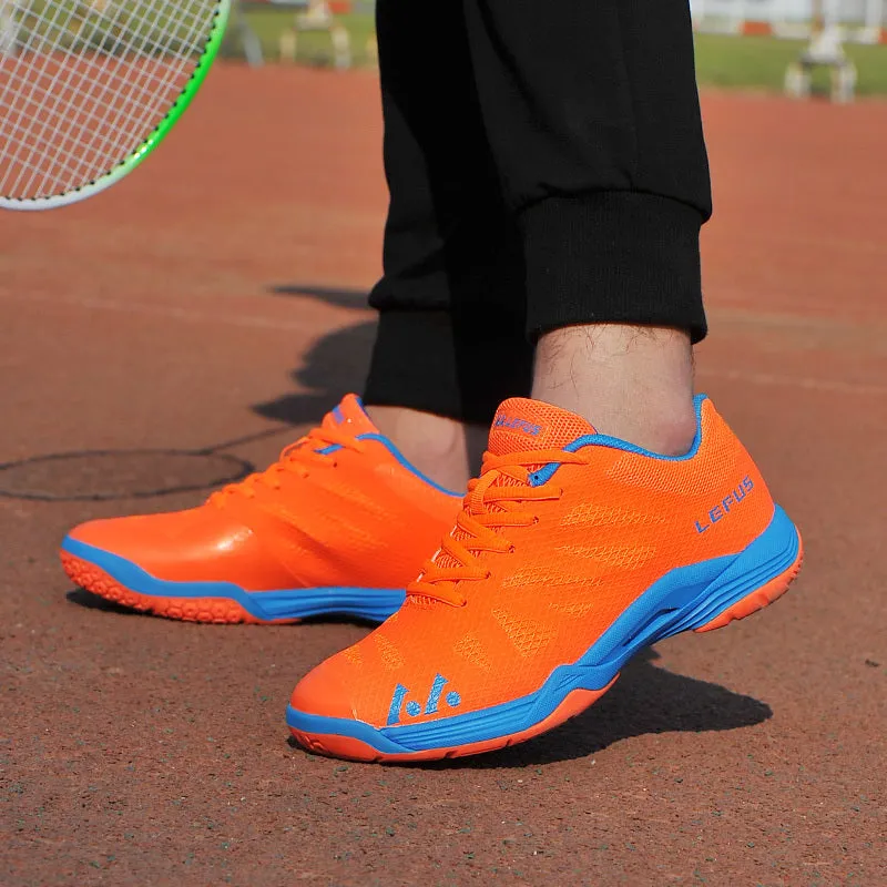 Men's mesh badminton shoes in L010 blue with rubber sole and lace-up closure