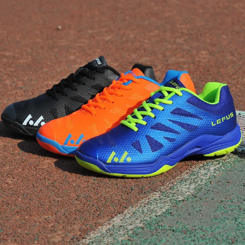 Men's mesh badminton shoes in L010 blue with rubber sole and lace-up closure