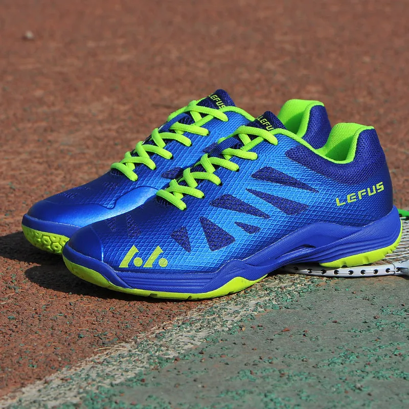 Men's mesh badminton shoes in L010 blue with rubber sole and lace-up closure