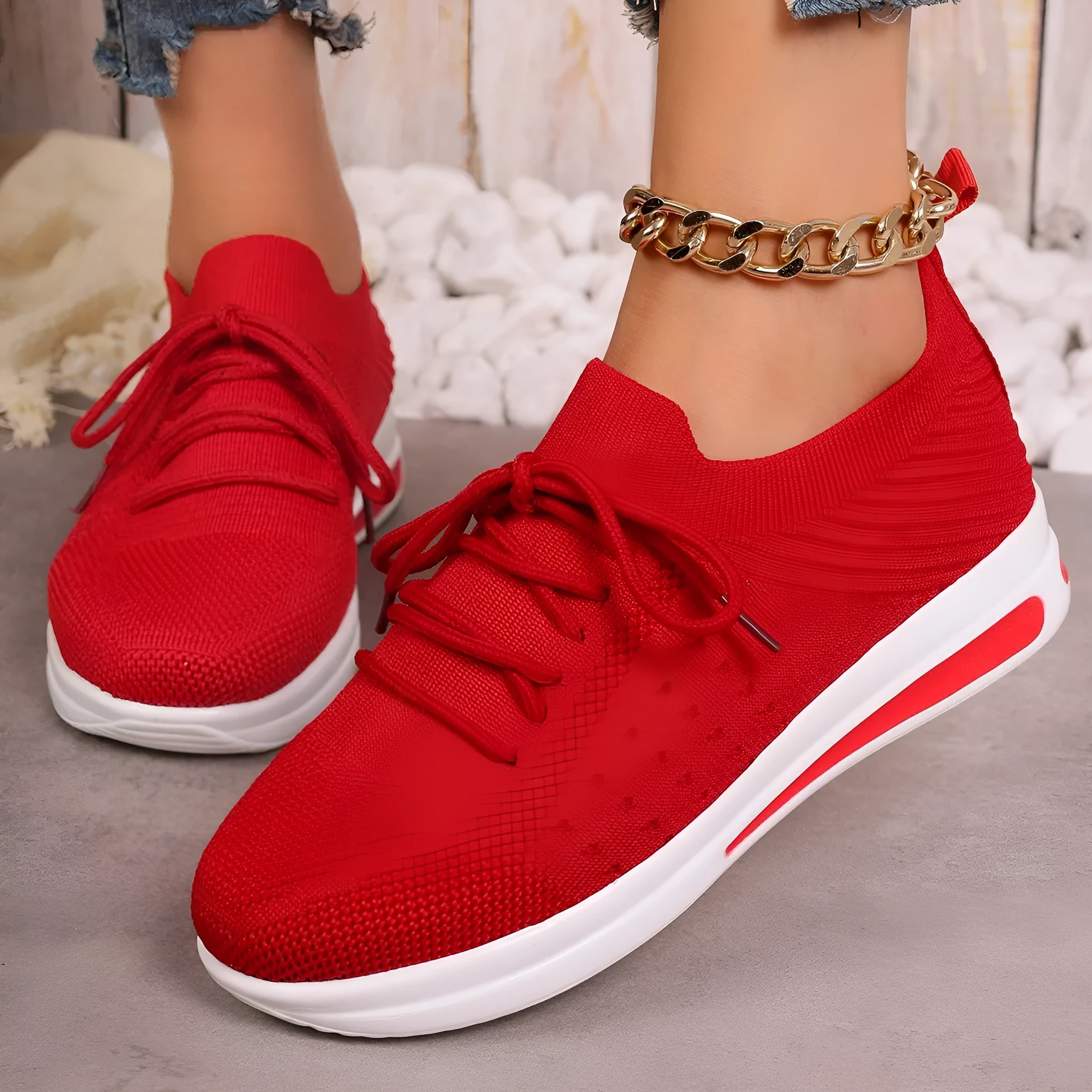 Women's low-top casual sneakers in artificial PU with lace-up front and round toe