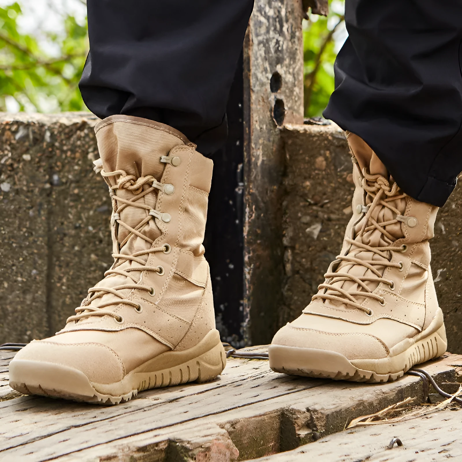 Yulong tactical desert combat boots in black and sand colours with reinforced toe for outdoor climbing