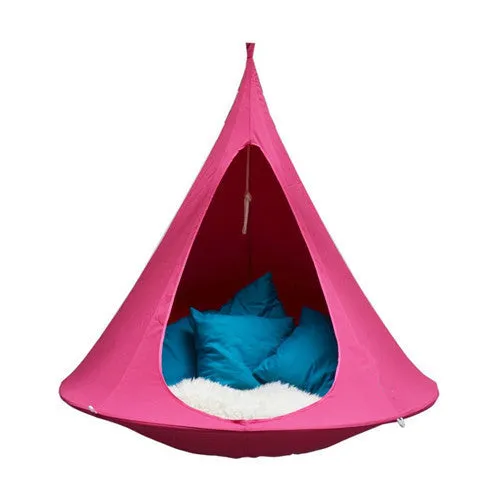 Lightweight portable flying saucer hammock in green oxford cloth with metal frame for camping and outdoor leisure