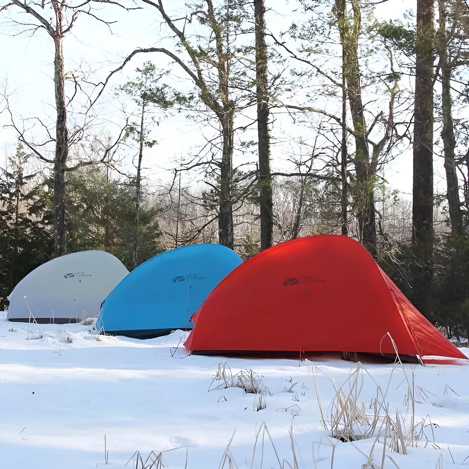 Single light riding outdoor camping tent with double layer and aluminium poles in blue colour