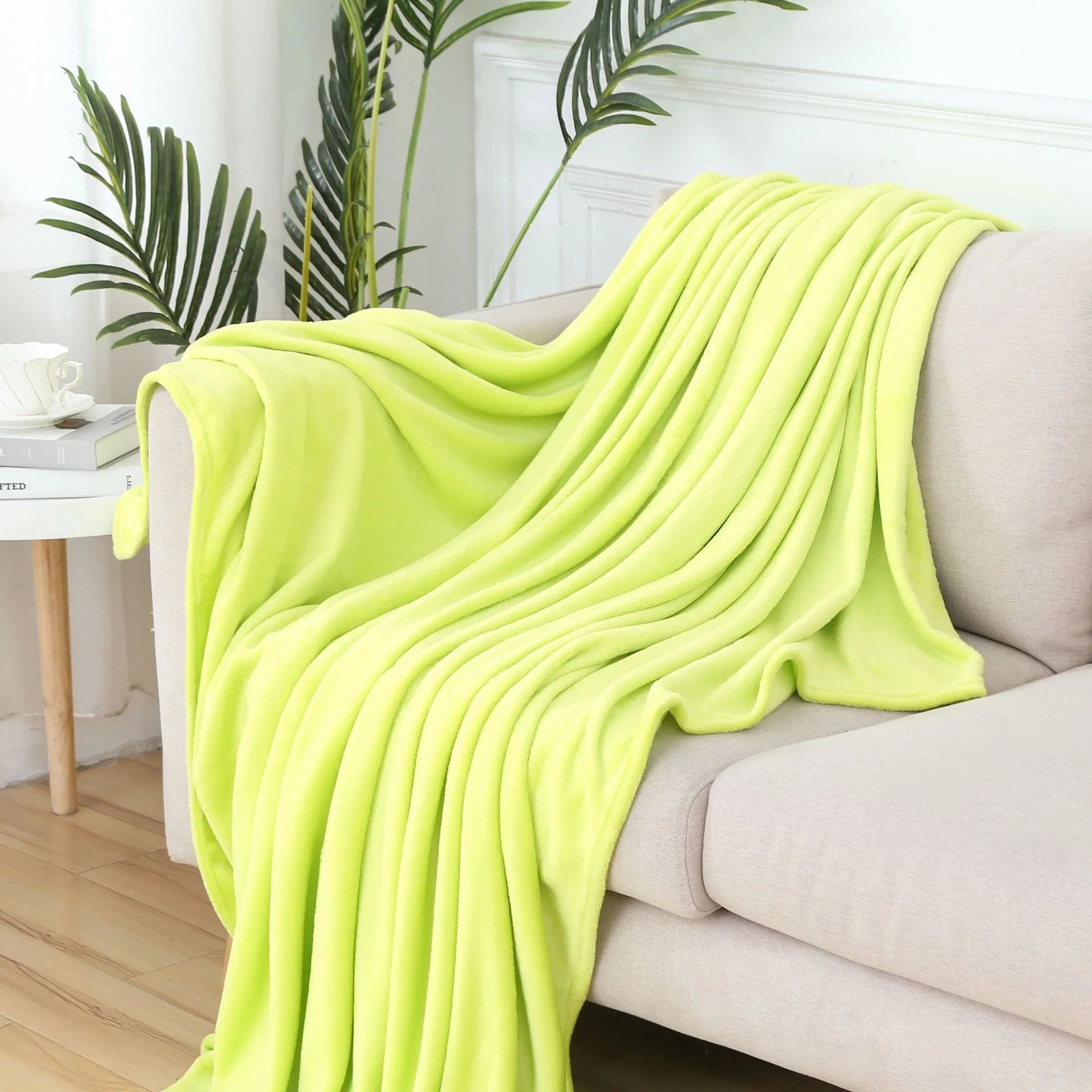 Solid colour polyester flannel blanket in big red, lying flat on a surface