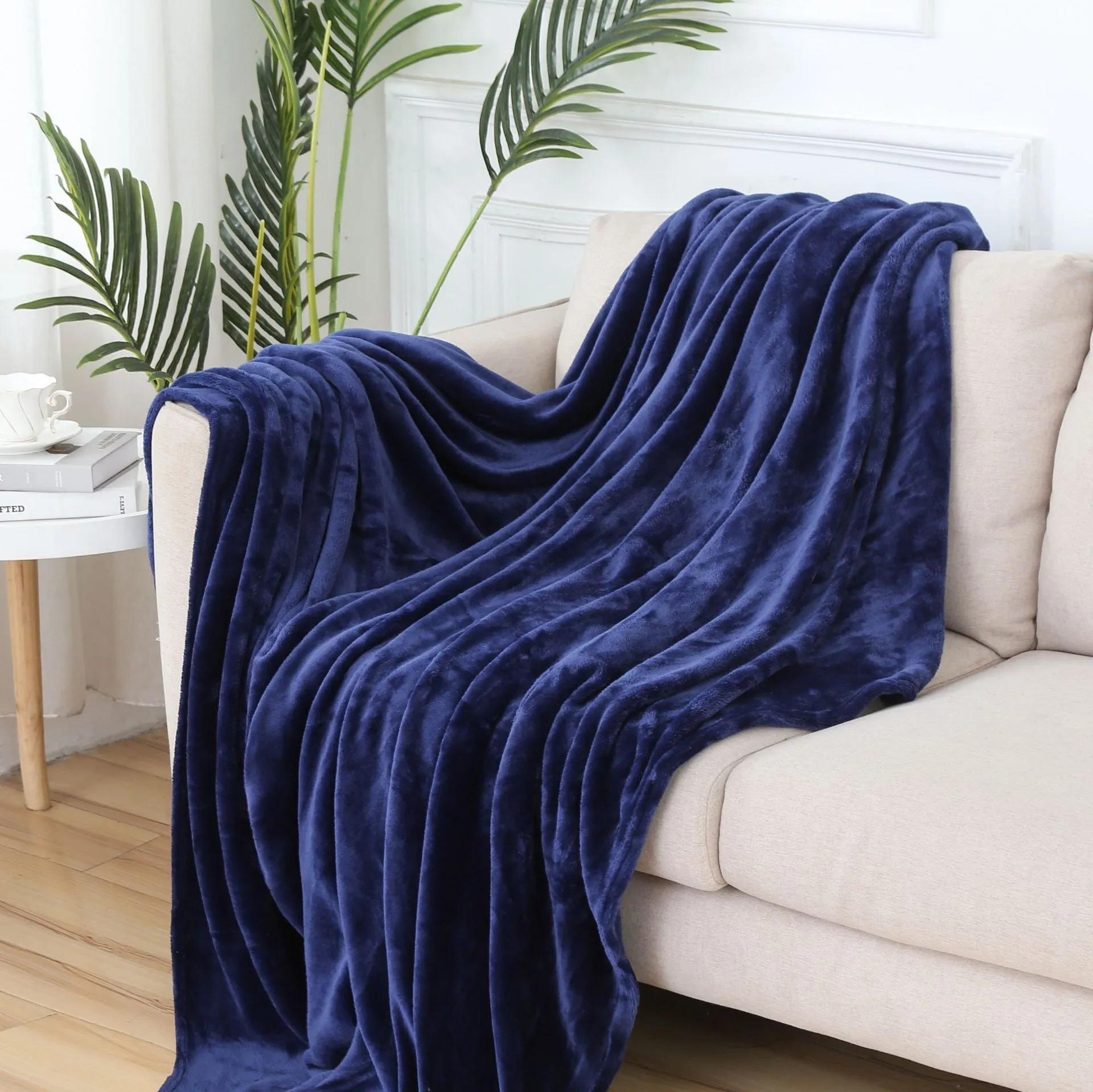 Solid colour polyester flannel blanket in big red, lying flat on a surface