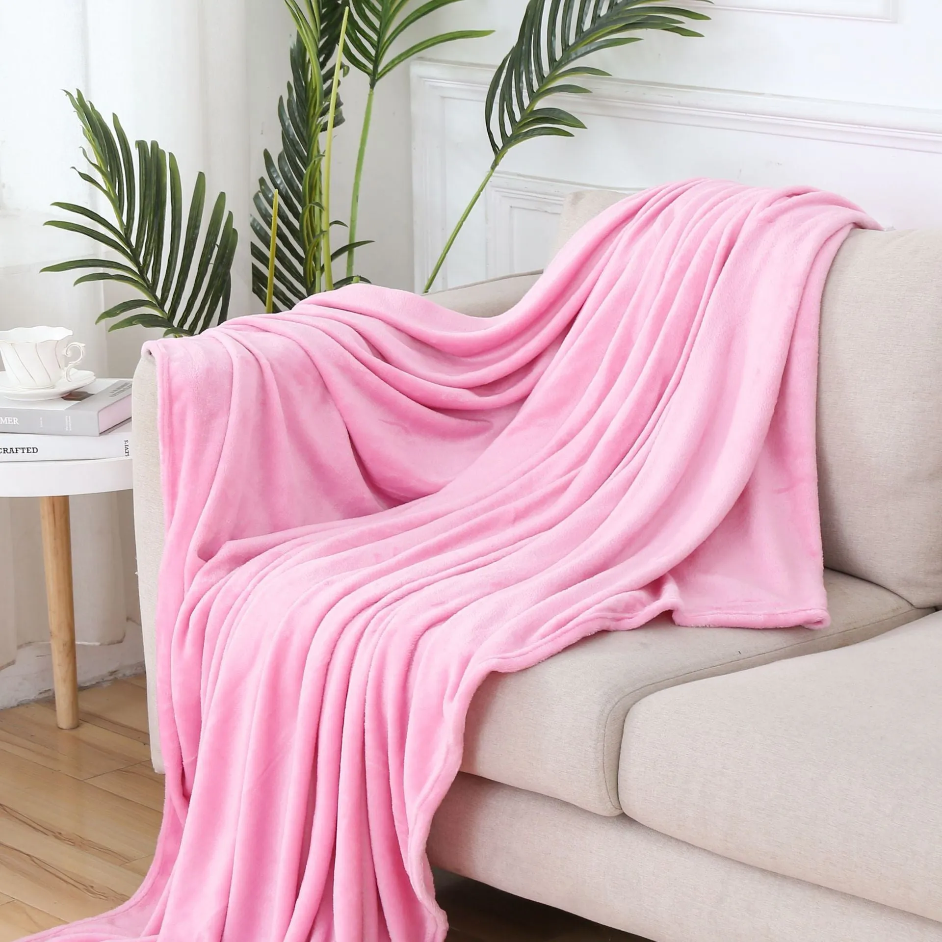 Solid colour polyester flannel blanket in big red, lying flat on a surface