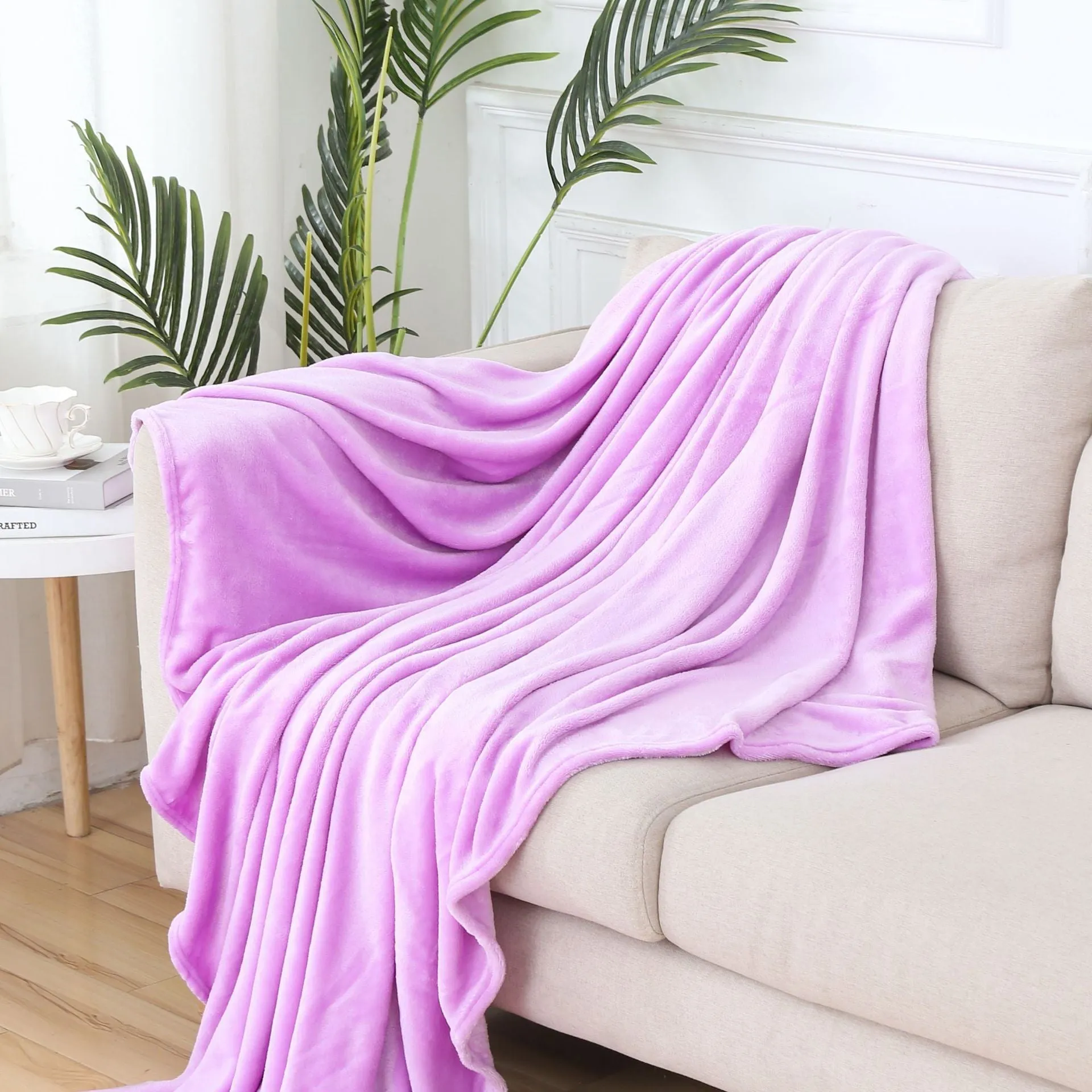 Solid colour polyester flannel blanket in big red, lying flat on a surface