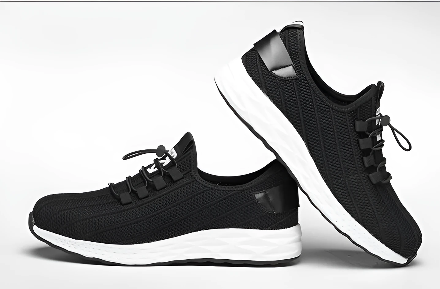 Fuhao Taihua black anti-smashing steel toe cap protective shoes with flying net upper and ventilation holes, low-cut style