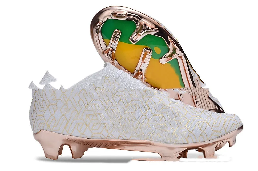 Men's low-top football boots with knitted upper, FG studs, and a lace-up front.
