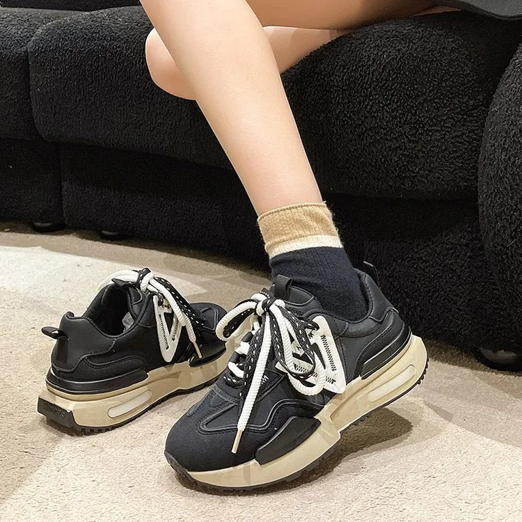 Women's retro platform sports shoes in black and khaki red with lace-up front and round toe