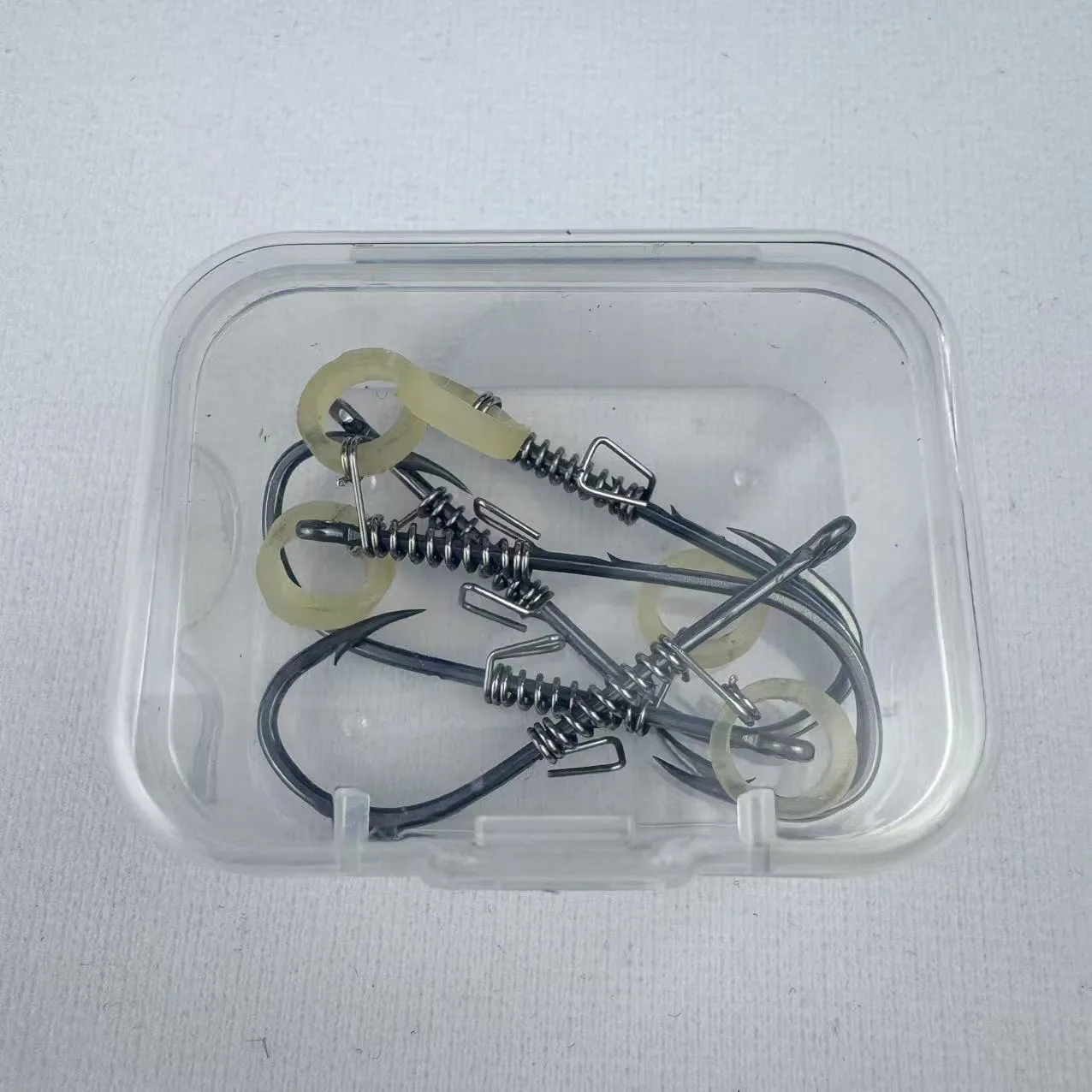 Spring rubber band sea fishing lure with barbed hook holding live shrimp for outdoor fishing