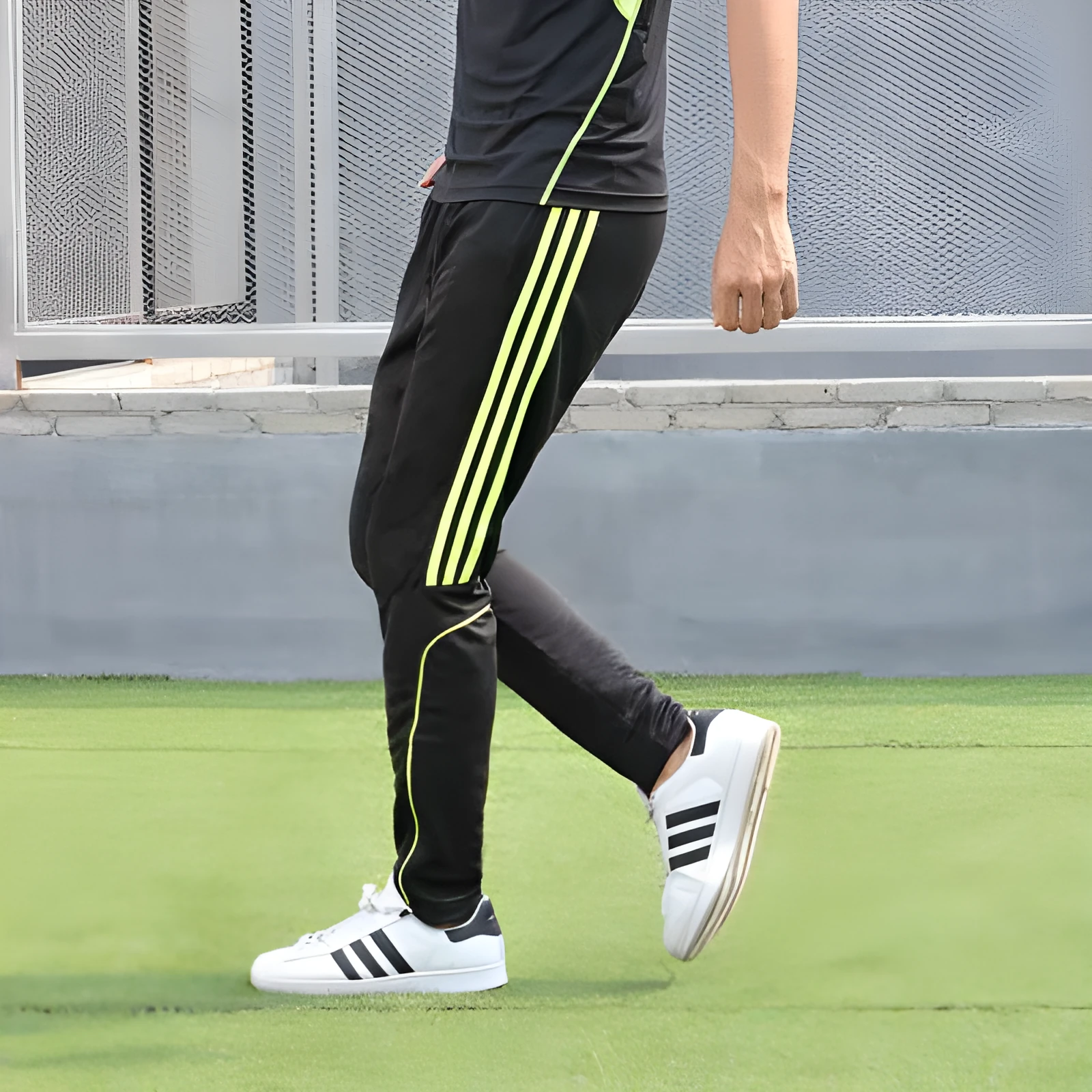 Men's straight tube polyester fast-dry fitness running trousers in fluorescent green with three solid side stripes