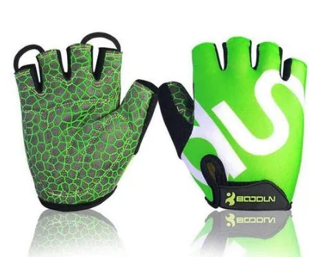 Queshark unisex half finger gym gloves in black on a white background for weight lifting and fitness training