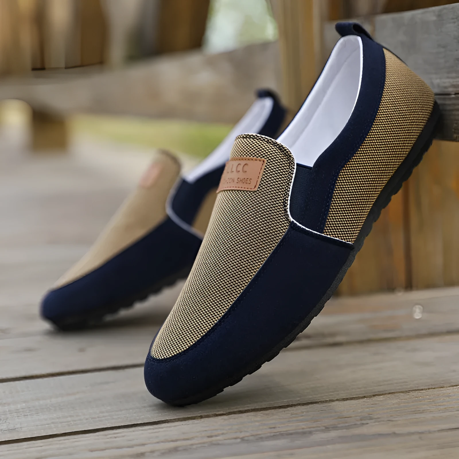 Men's grey and khaki canvas board shoes with round toe and rubber sole.