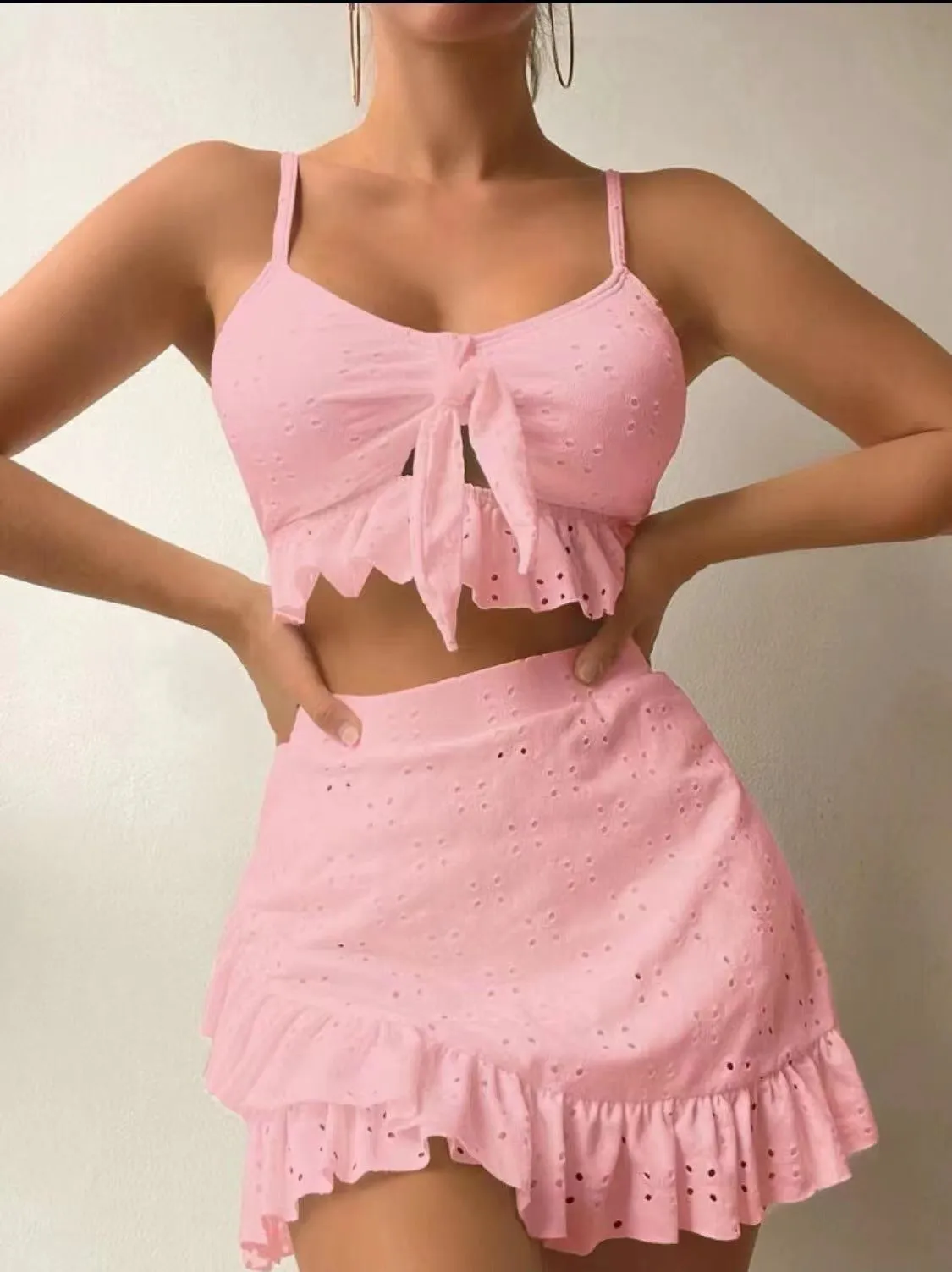 Women's solid colour split hip skirt bikini swimsuit three-piece set on a mannequin.