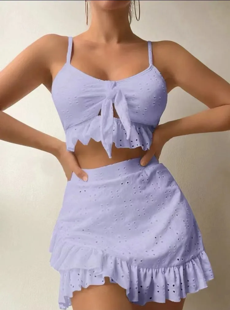 Women's solid colour split hip skirt bikini swimsuit three-piece set on a mannequin.