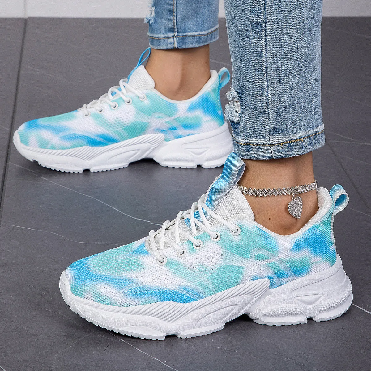 Casual flower sneakers in white blue with breathable Flyknit upper and flat MD sole