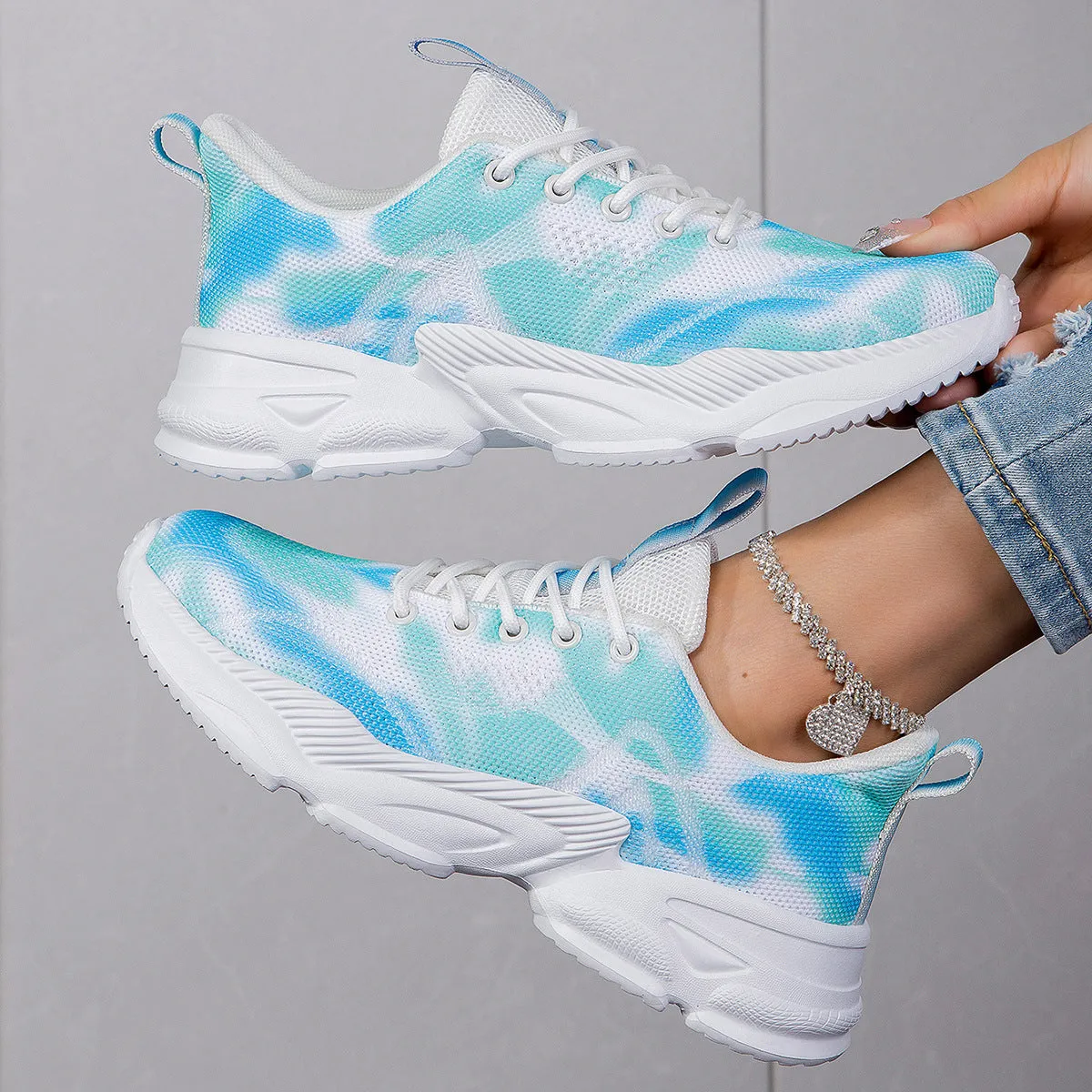 Casual flower sneakers in white blue with breathable Flyknit upper and flat MD sole