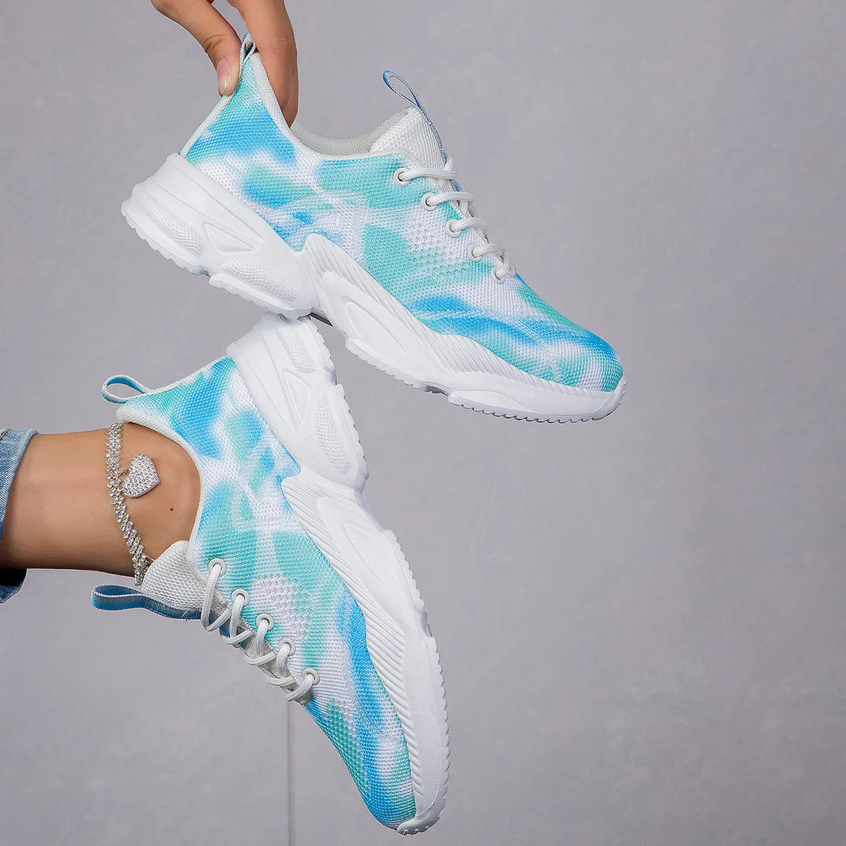 Casual flower sneakers in white blue with breathable Flyknit upper and flat MD sole