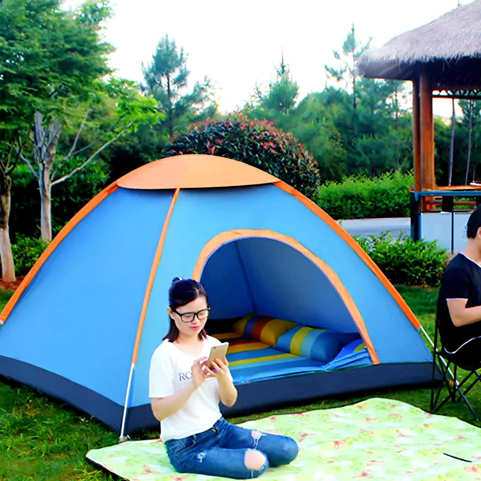 Automatic quick pitch camping tent in green with double door, 200x110x100cm for multiple people outdoor use