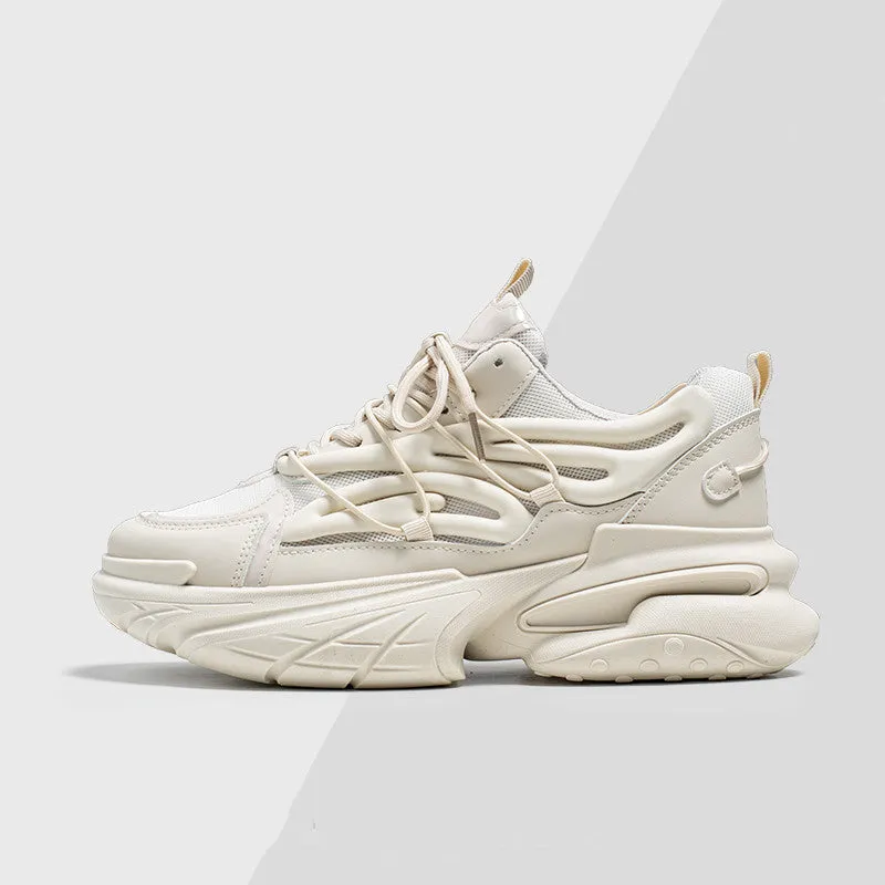 Men's low-top sneakers in beige with mesh and PU leather upper and rubber sole on a plain background