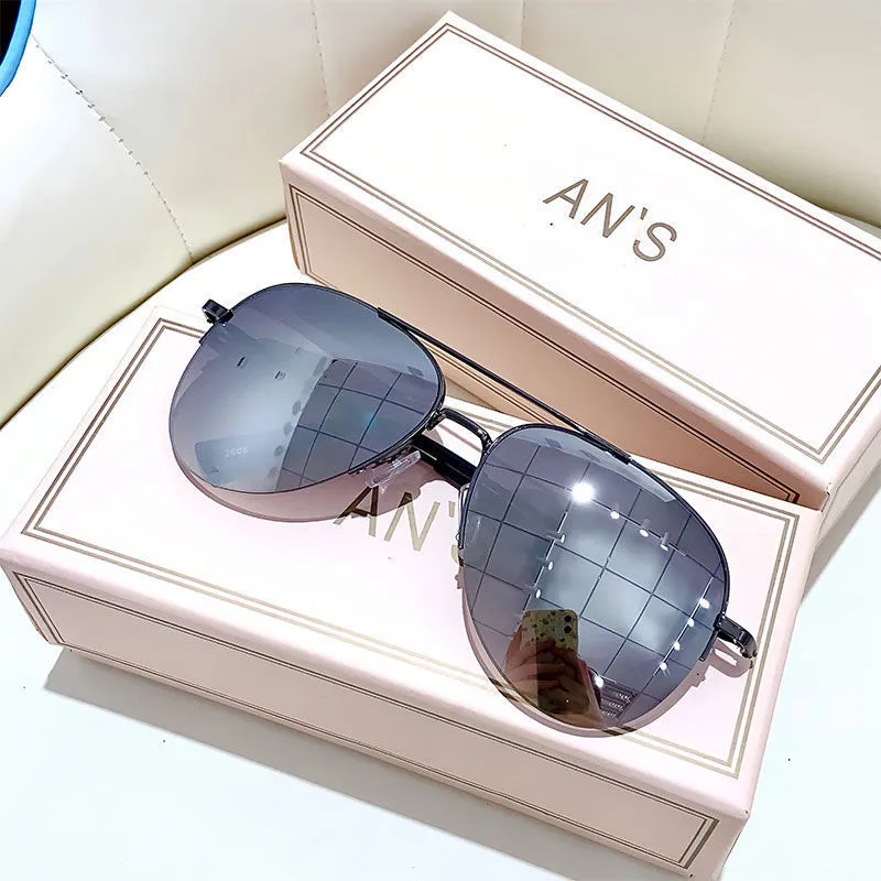 Metal frame aviator sunglasses with UV protection resin lenses in multiple colour options