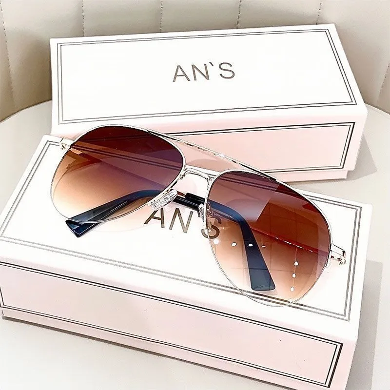 Metal frame aviator sunglasses with UV protection resin lenses in multiple colour options