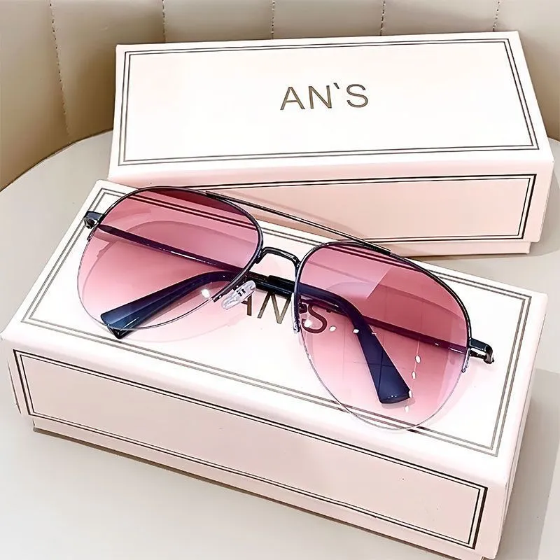 Metal frame aviator sunglasses with UV protection resin lenses in multiple colour options