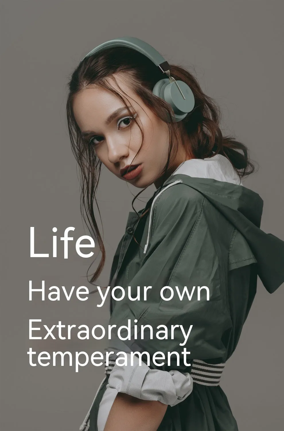Head-mounted Bluetooth headset shown in solid green, black, red, blue, and white colour options.