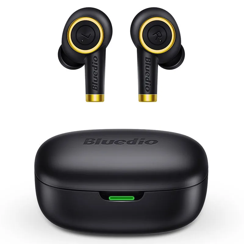 Black true wireless sports headphones with three sizes of earplugs and USB Type-C charging cable