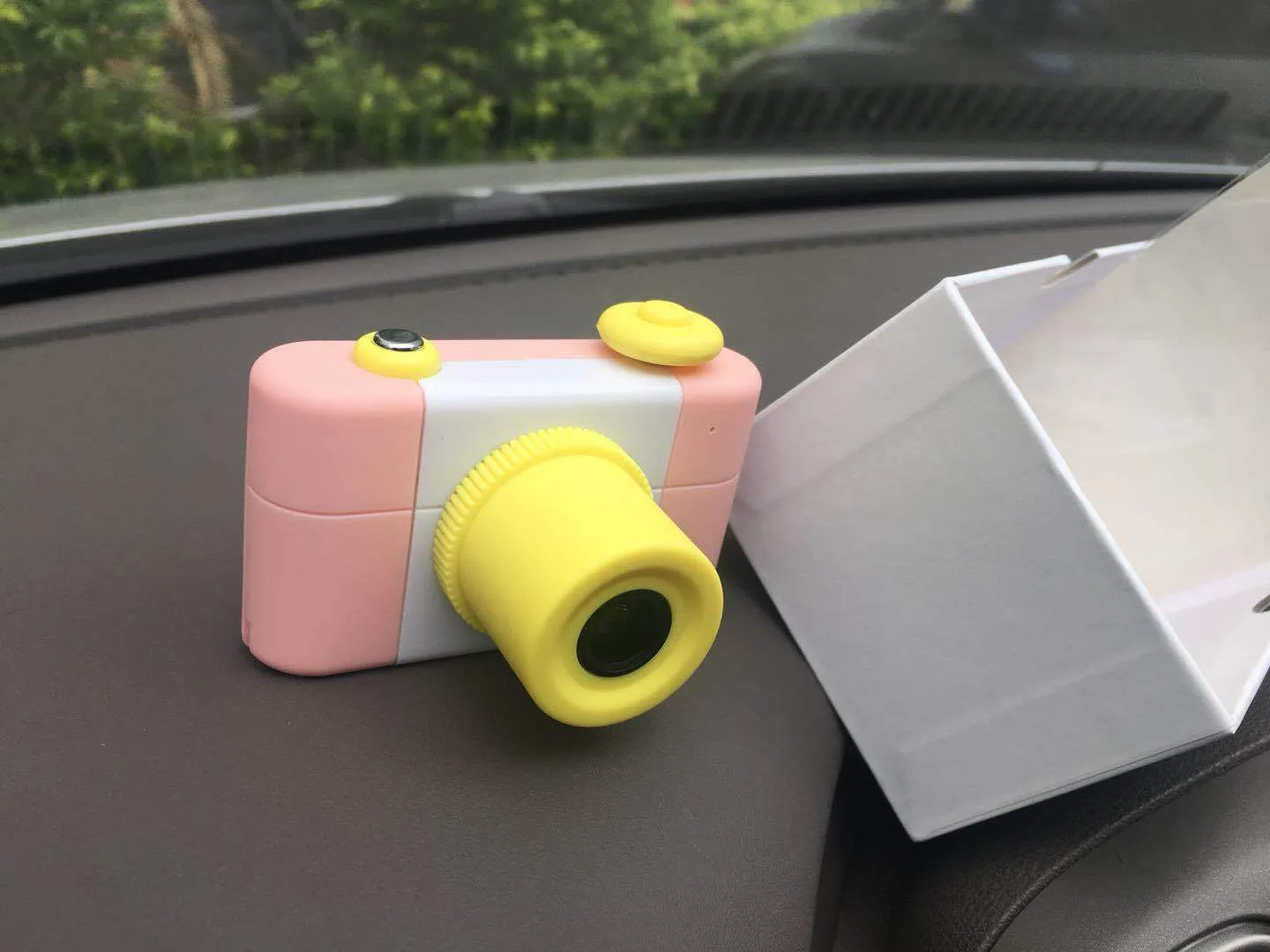 Blue GIMON children's digital camera with 1.5-inch screen, shown next to a pink version.