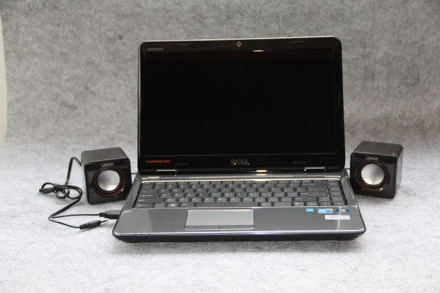 Black square USB-powered 2.0 computer speaker for 700B model desktop peripheral