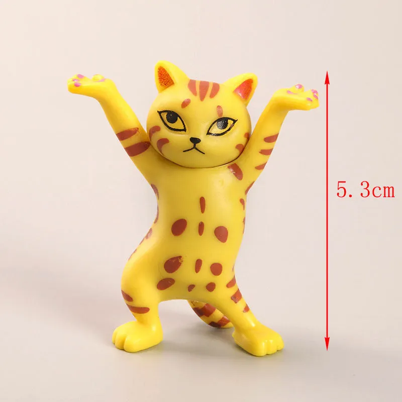 Resin cat-shaped pen holder in white colour, compact 5.5x3.2cm size for desk organisation