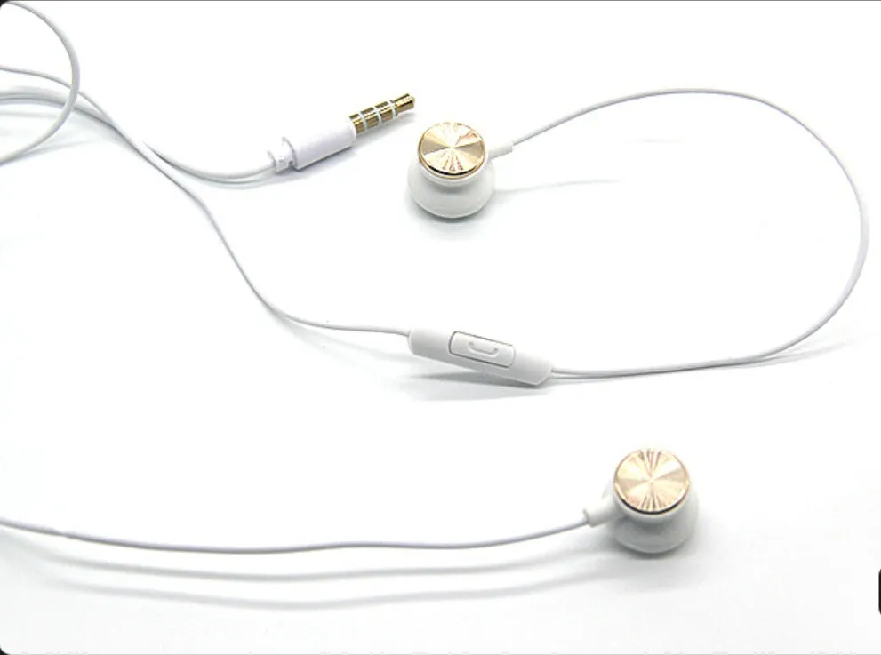 In-ear wired earphones with 120cm cable in pink colour for karaoke and music