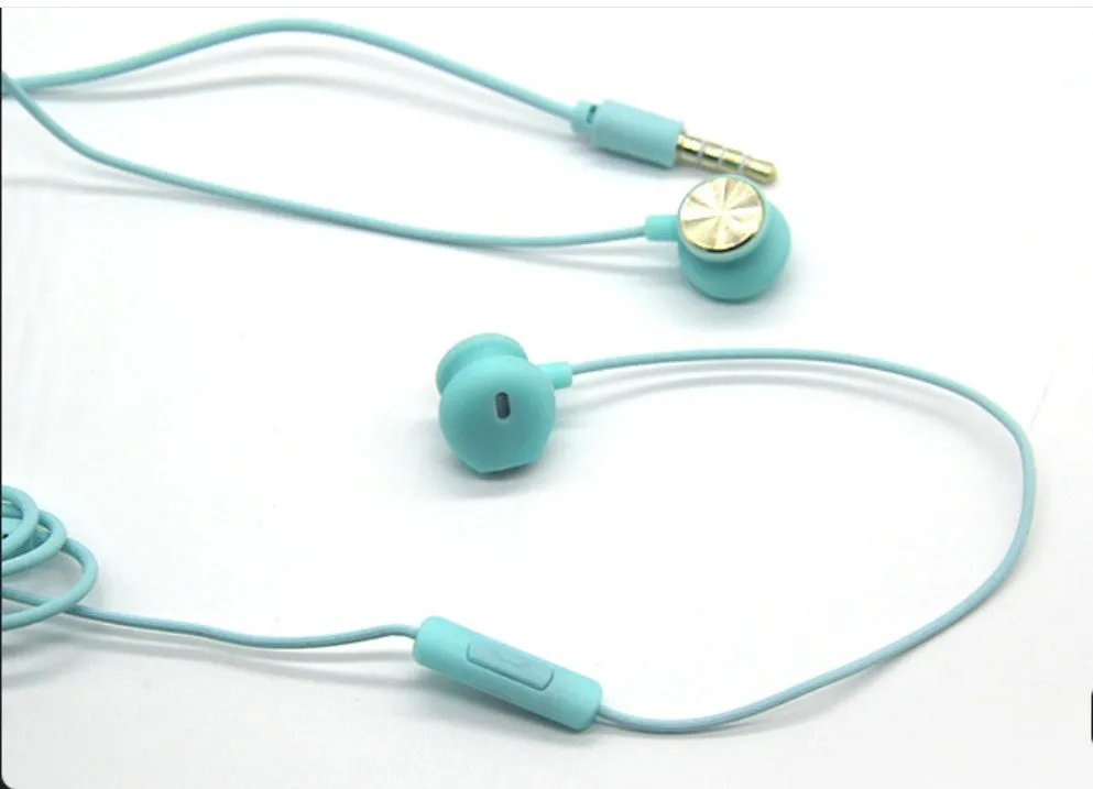 In-ear wired earphones with 120cm cable in pink colour for karaoke and music