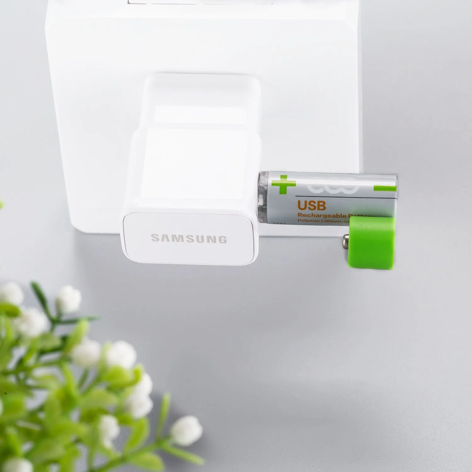 USB fast charge AA lithium battery in silver green with built-in USB port and polymer cobalt lithium core