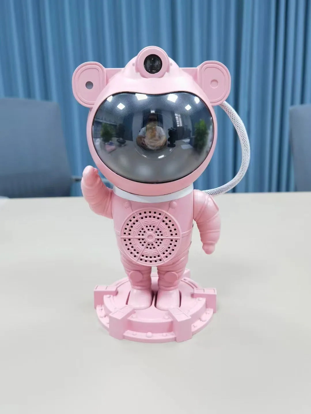 Bluetooth astronaut starry sky projection lamp in white with star projection effect