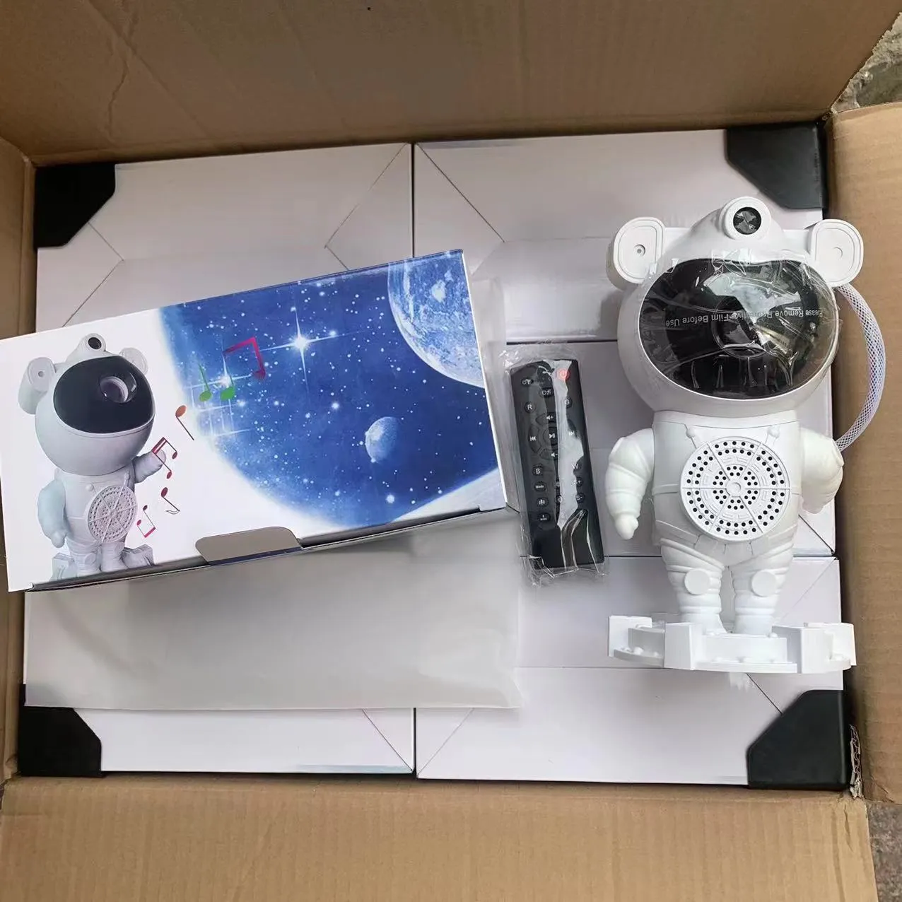 Bluetooth astronaut starry sky projection lamp in white with star projection effect