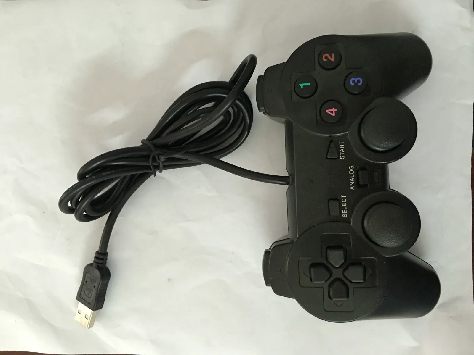 Wired USB gamepad in black, 1.5-metre cable, PC controller with buttons and analogue sticks