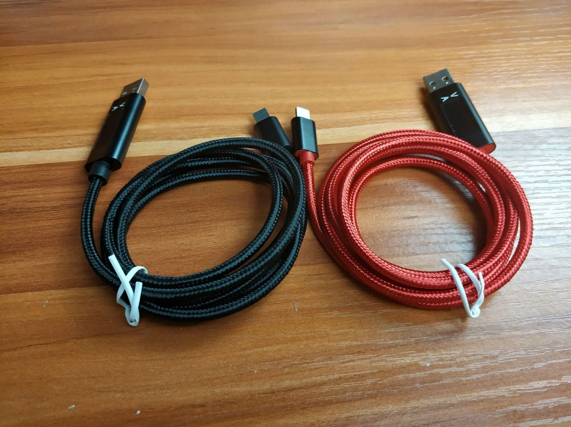 Nylon smart display data cable in black and red, 1-metre length, compatible with Apple Android Type-C